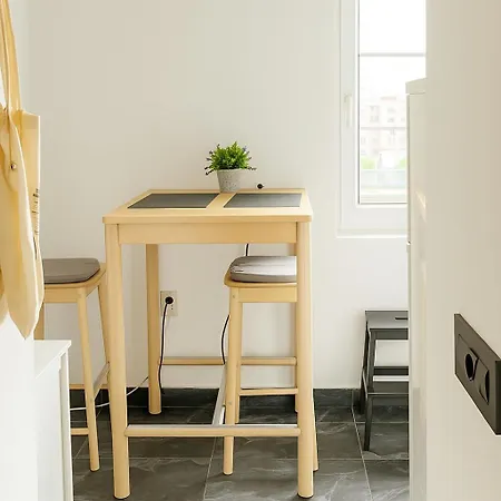 Cozy - Parliament Area