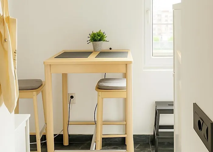 Cozy - Parliament Area