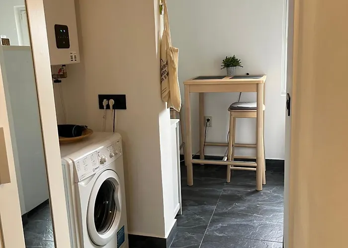 Cozy - Parliament Area